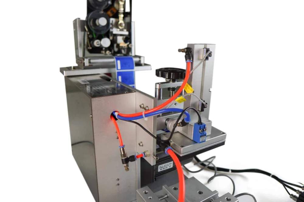 DETALHE ROTULADORA PLANA ABEMAG TSI AB-60C COM DATADOR