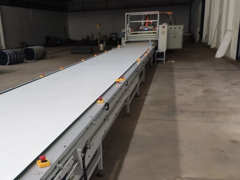 Esteira transportadora de correia ABEMAG TSI em linha industrial