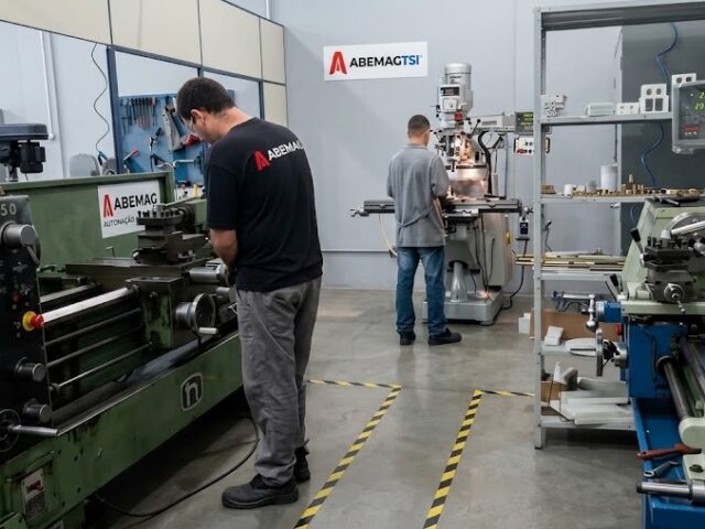 Usinagem de peças na fábrica ABEMAG TSI